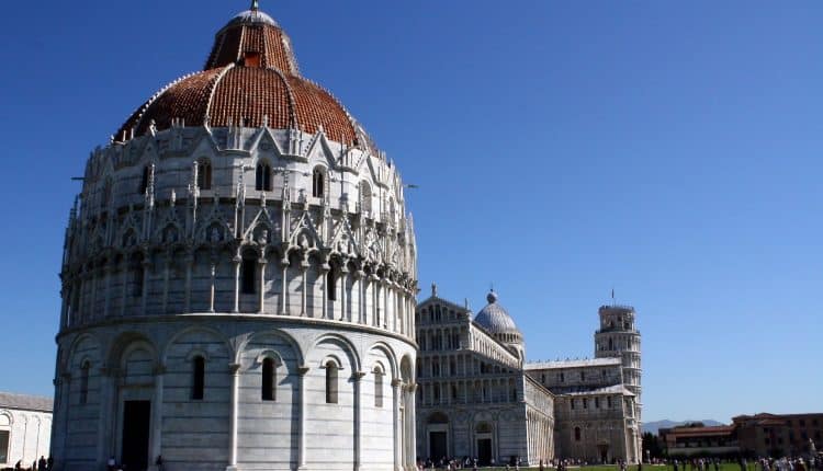 Wer kennt ihn nicht, den schiefen Turm von Pisa. Aber die Stadt hat noch mehr zu bieten. Bild: climate-data.org