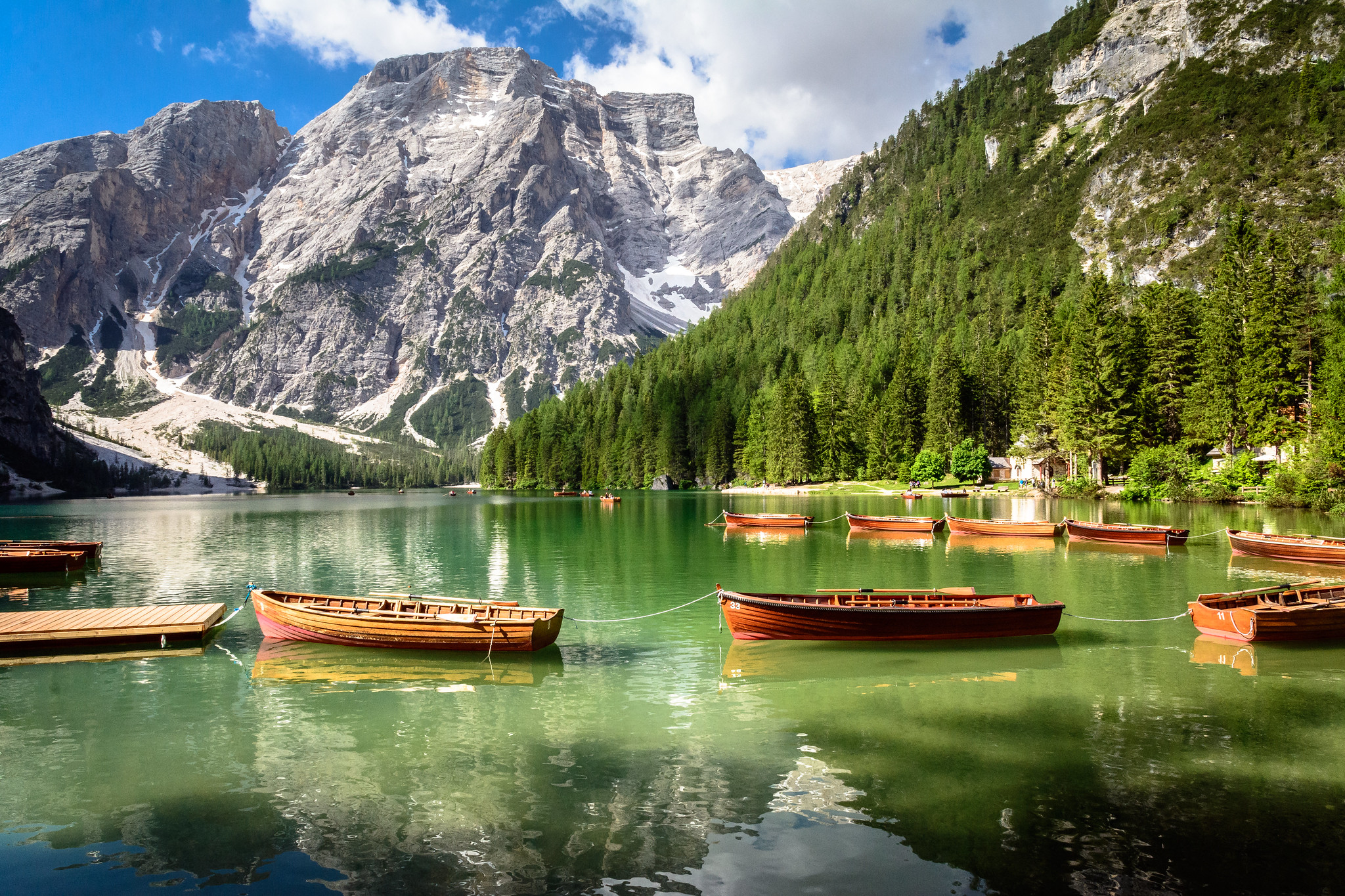 Pragser Wildsee. Beste Reisezeit Dolomiten.