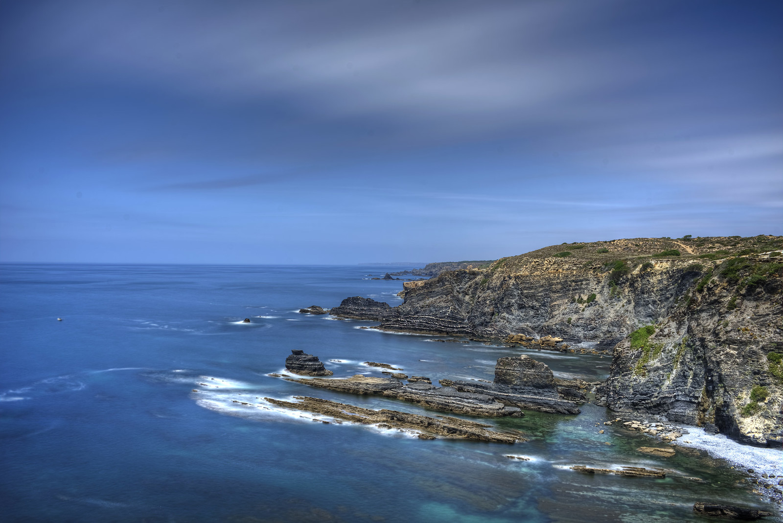 Die Costa Vicentina. Bild: Björn Groß, <a href=https://www.flickr.com/photos/damescalito/14819862027>Rota Vicentina</a>, lizenziert unter <a href=https://creativecommons.org/licenses/by/2.0/de/>CC BY 2.0</a>