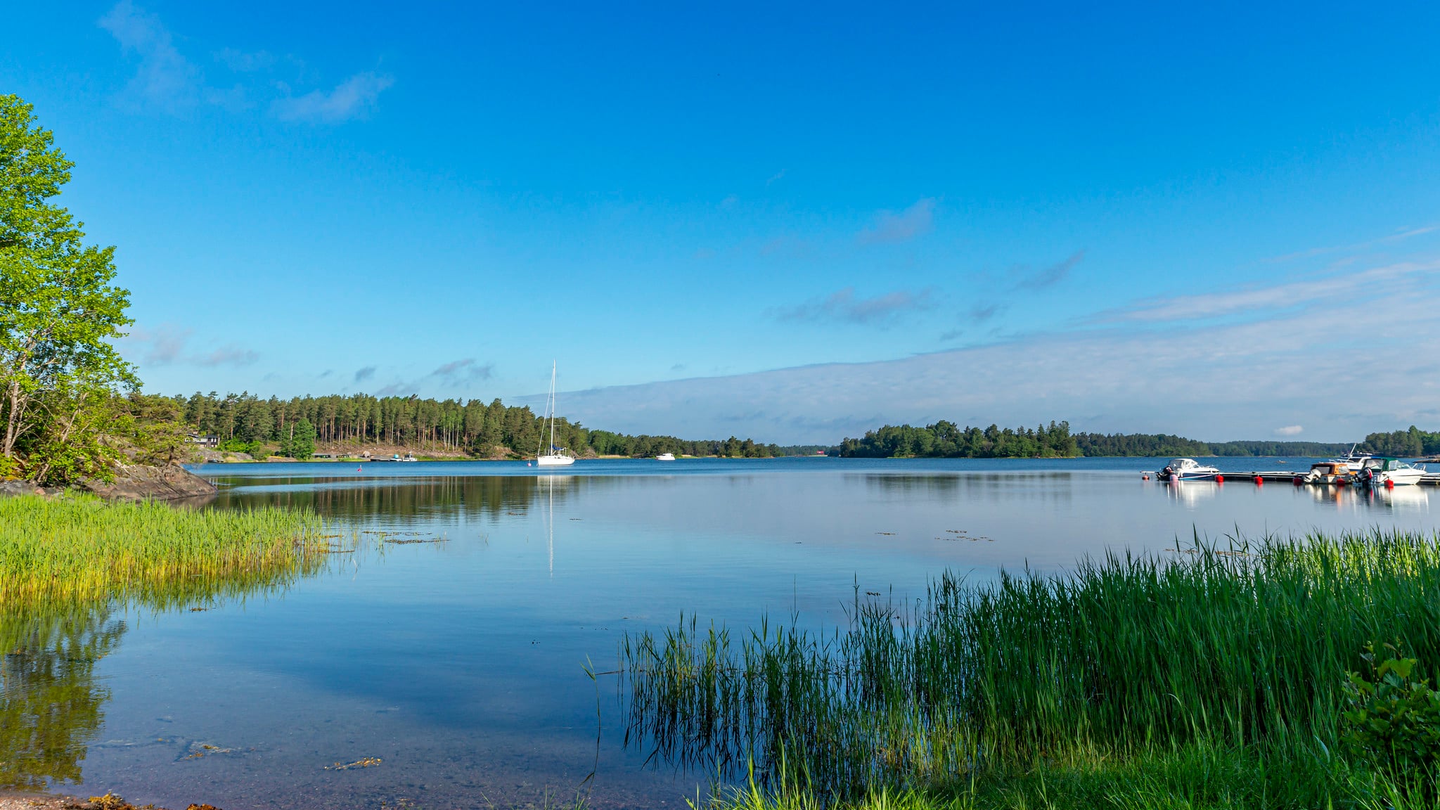Wandern im Schärengarten. Bild: Michael Bliefert, <a href=https://www.flickr.com/photos/buridansesel/52731348417/>Schärengarten</a>, lizenziert unter <a href=https://creativecommons.org/licenses/by/2.0/de/>CC BY 2.0</a>